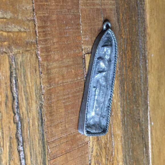 Vintage Pewter Relief Pendant | Arched Spiritual Figure | 70s Folk Style - Picture 4 of 6